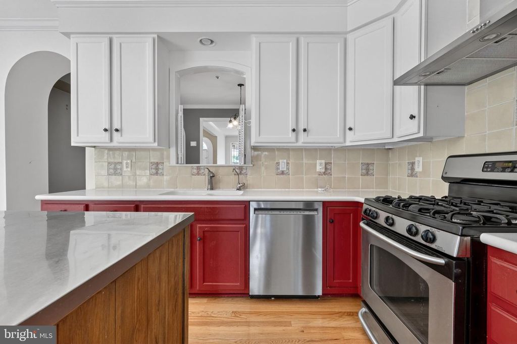 Image 14 of property listing at 2213 LAMP POST LN, Frederick, MD 21701