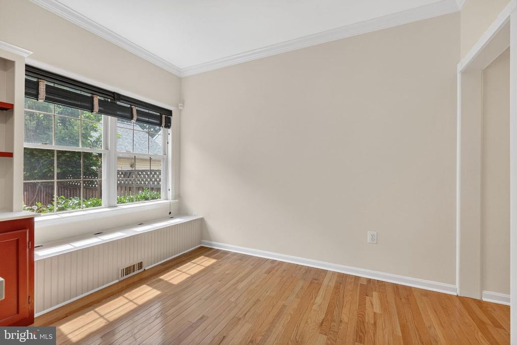 Image 15 of property listing at 2213 LAMP POST LN, Frederick, MD 21701