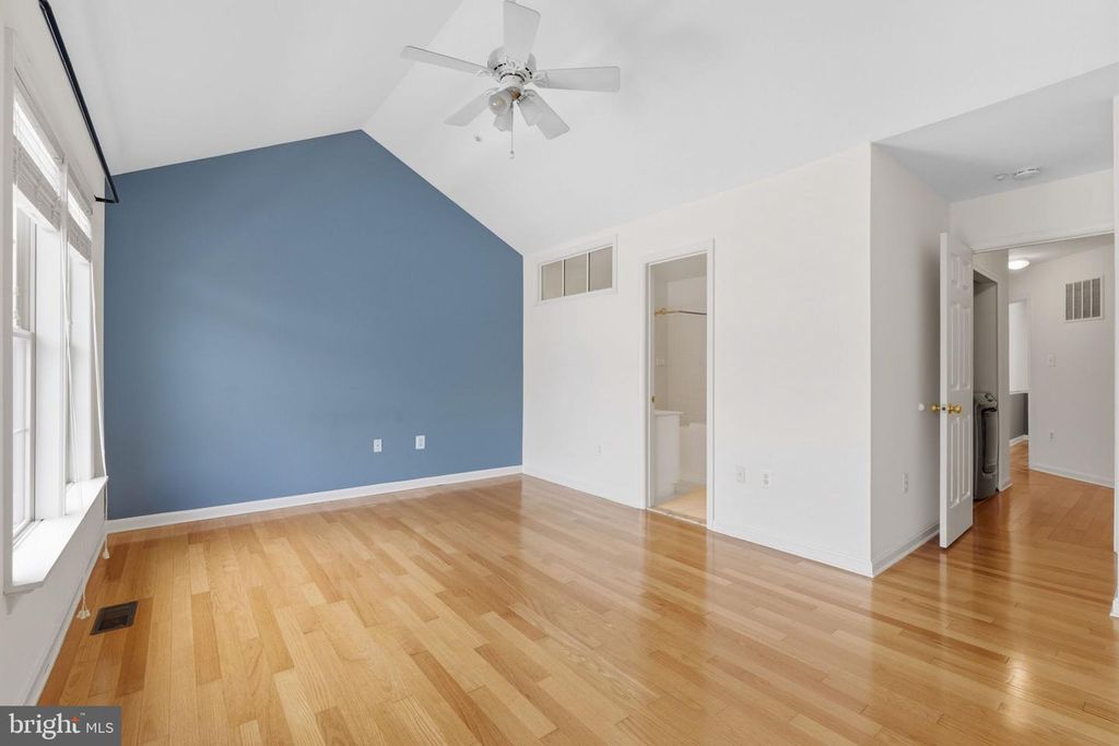 Image 18 of property listing at 2213 LAMP POST LN, Frederick, MD 21701