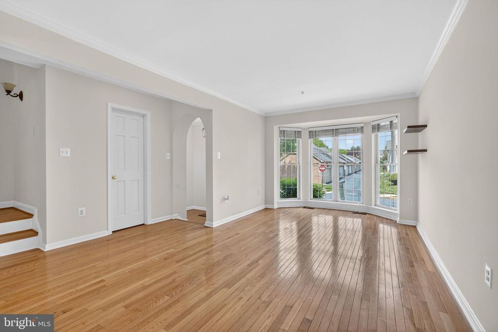 Image 3 of property listing at 2213 LAMP POST LN, Frederick, MD 21701