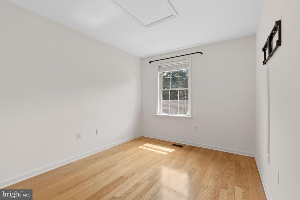 Image 25 of property listing at 2213 LAMP POST LN, Frederick, MD 21701
