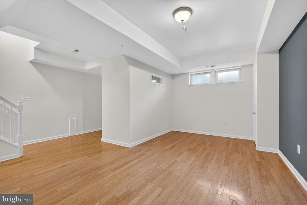 Image 28 of property listing at 2213 LAMP POST LN, Frederick, MD 21701