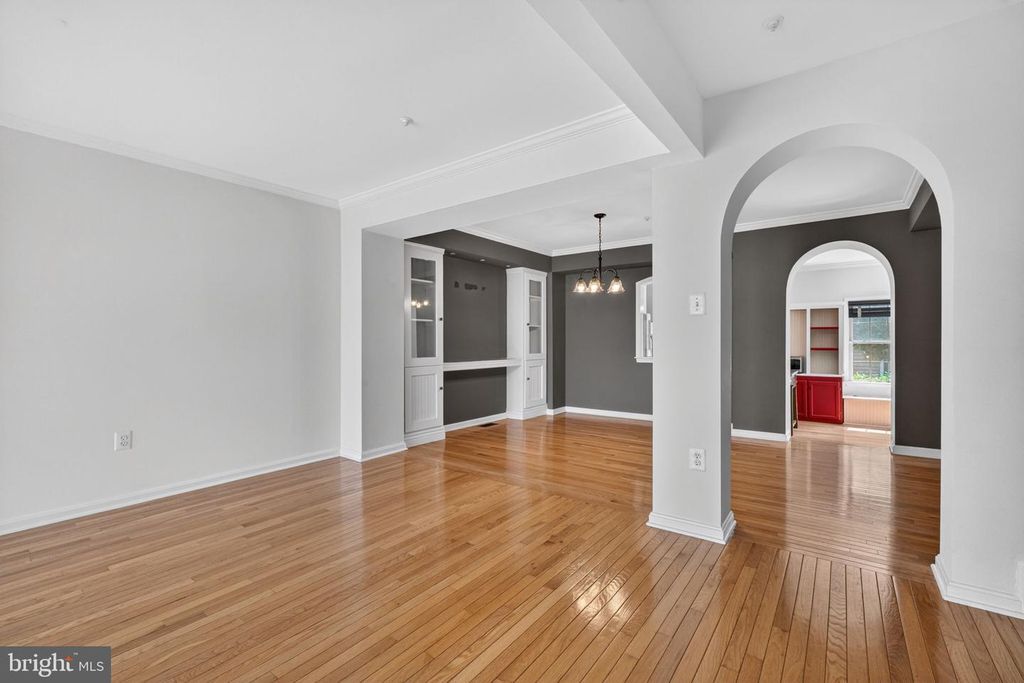 Image 4 of property listing at 2213 LAMP POST LN, Frederick, MD 21701
