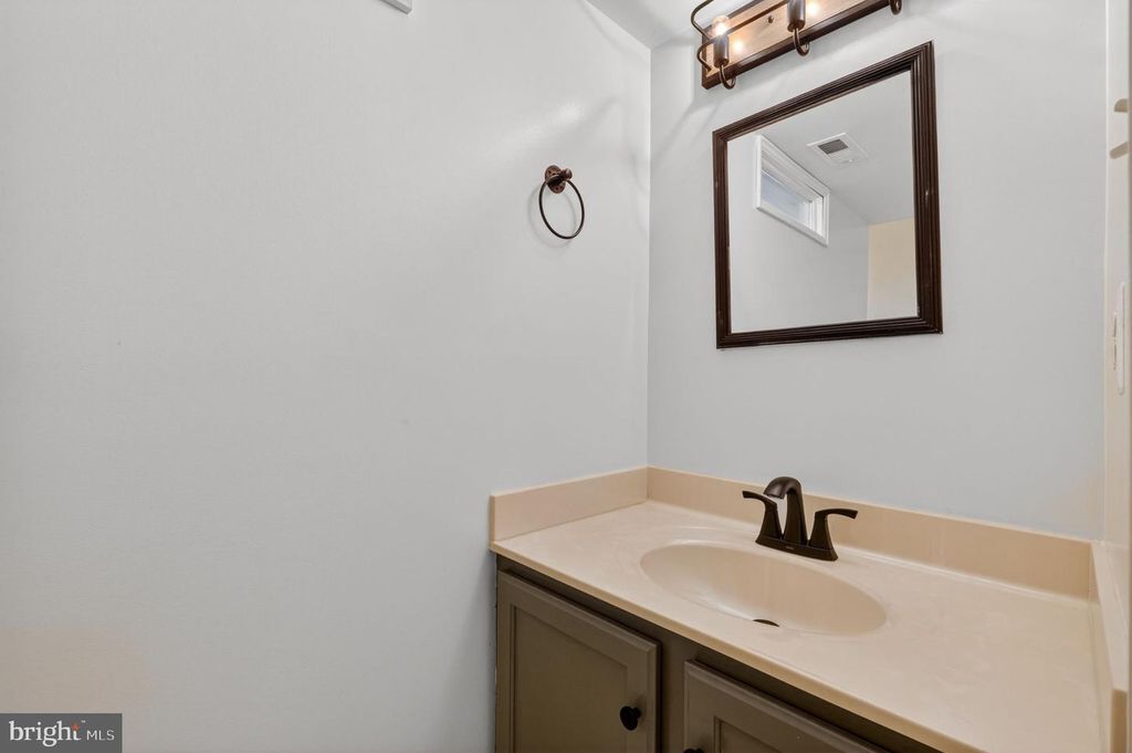 Image 31 of property listing at 2213 LAMP POST LN, Frederick, MD 21701