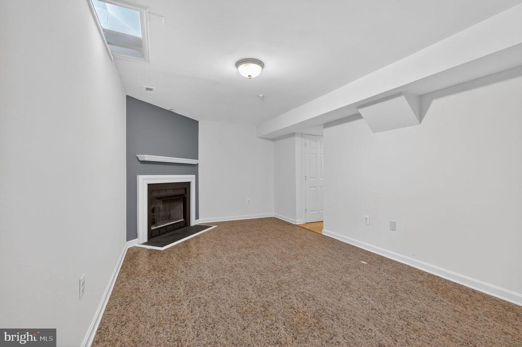 Image 32 of property listing at 2213 LAMP POST LN, Frederick, MD 21701
