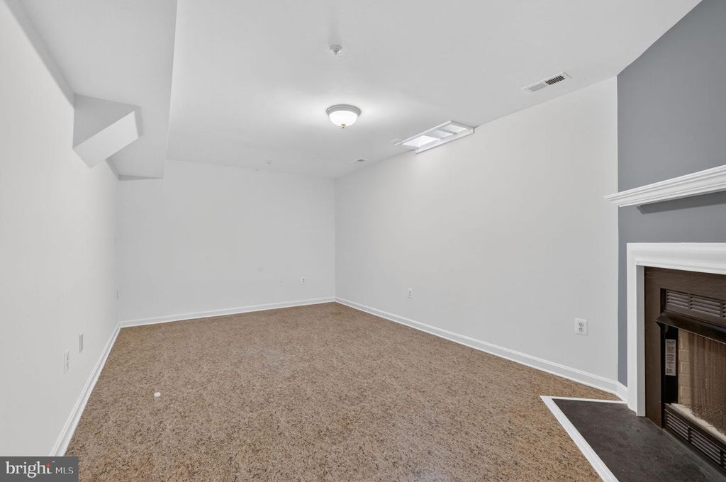 Image 33 of property listing at 2213 LAMP POST LN, Frederick, MD 21701