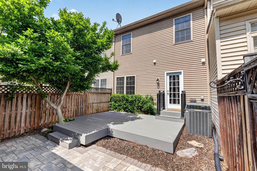 Image 36 of property listing at 2213 LAMP POST LN, Frederick, MD 21701