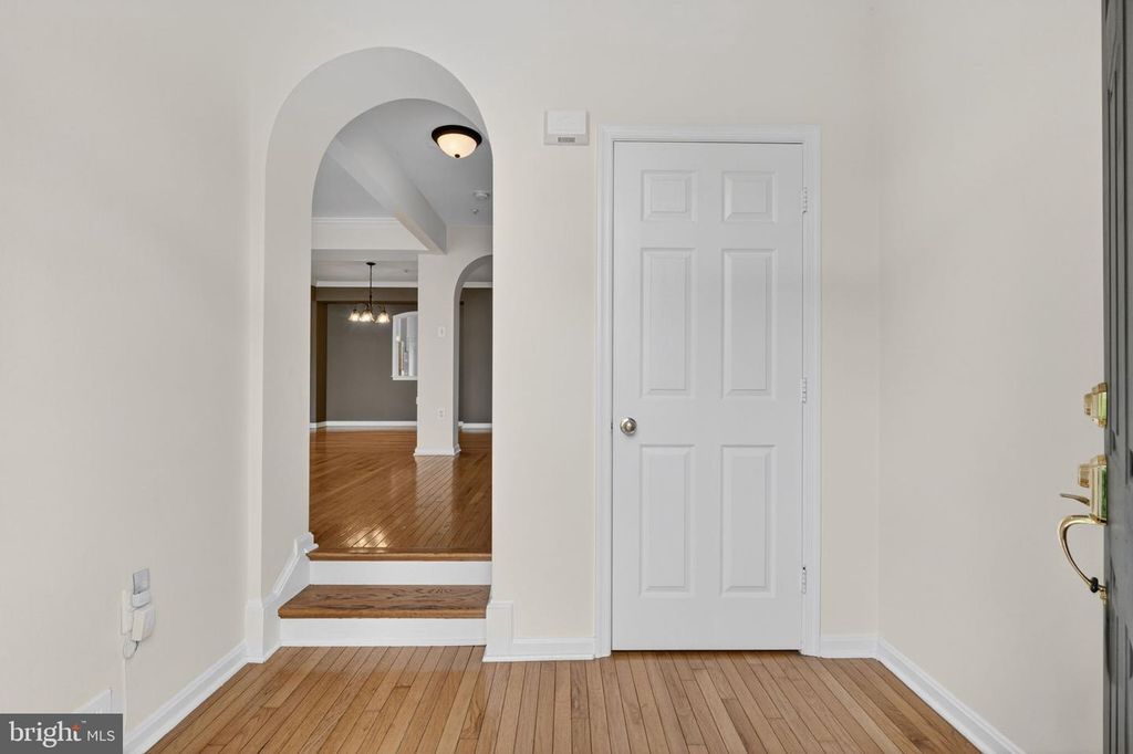 Image 5 of property listing at 2213 LAMP POST LN, Frederick, MD 21701