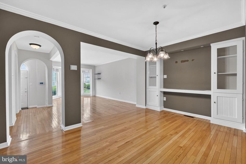 Image 6 of property listing at 2213 LAMP POST LN, Frederick, MD 21701