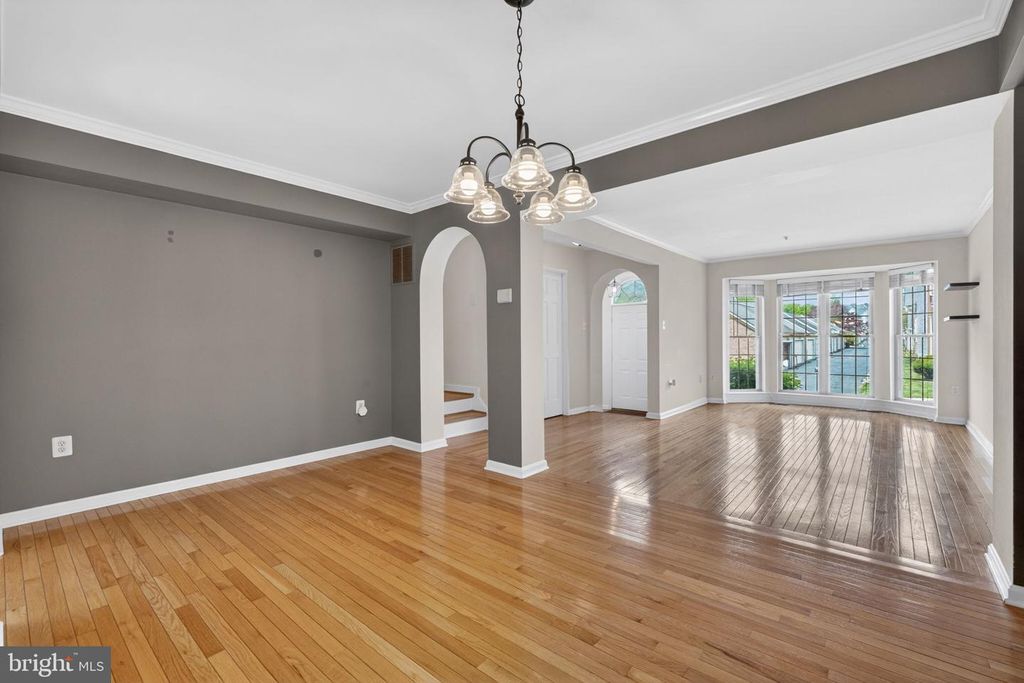 Image 8 of property listing at 2213 LAMP POST LN, Frederick, MD 21701
