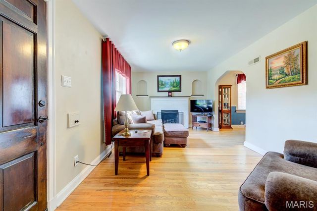 6555 Mardel Avenue, St Louis, MO 63109