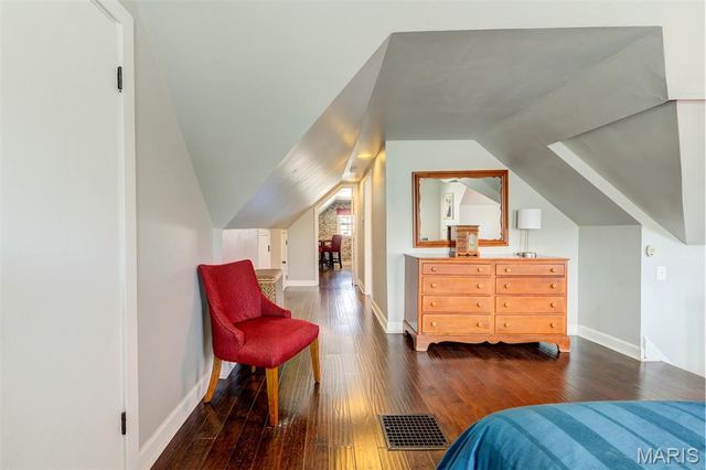 6555 Mardel Avenue, St Louis, MO 63109