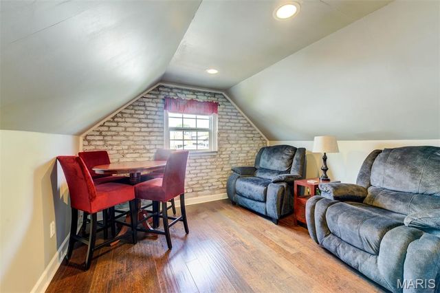 6555 Mardel Avenue, St Louis, MO 63109