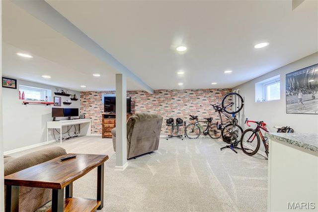6555 Mardel Avenue, St Louis, MO 63109