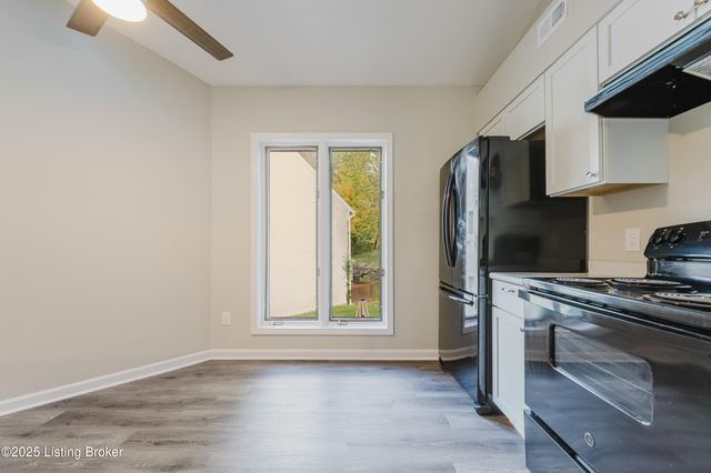 412 Ledgeview Park Dr, Louisville, KY 40206