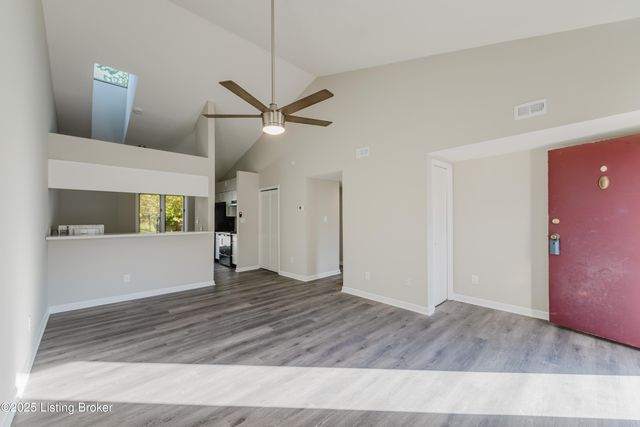 412 Ledgeview Park Dr, Louisville, KY 40206