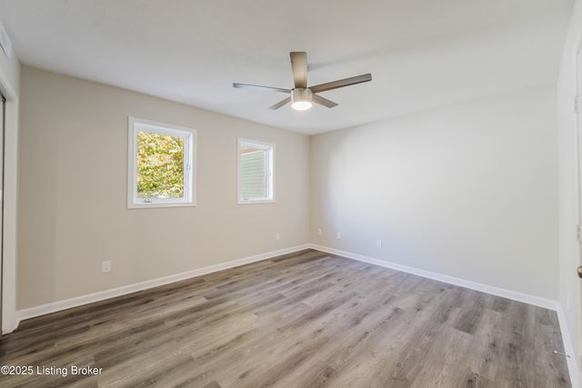 412 Ledgeview Park Dr, Louisville, KY 40206