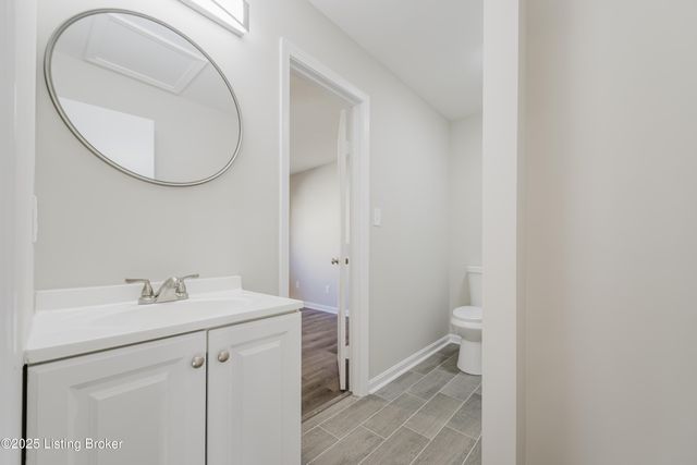 412 Ledgeview Park Dr, Louisville, KY 40206