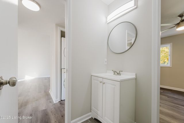 412 Ledgeview Park Dr, Louisville, KY 40206