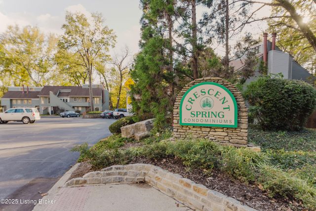 412 Ledgeview Park Dr, Louisville, KY 40206