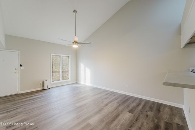 412 Ledgeview Park Dr, Louisville, KY 40206