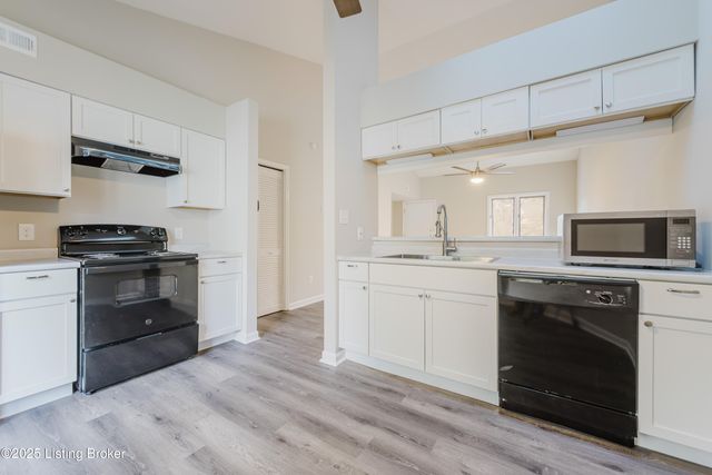 412 Ledgeview Park Dr, Louisville, KY 40206