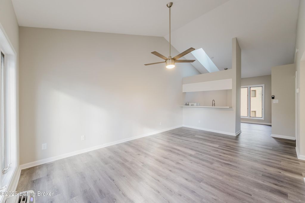 412 Ledgeview Park Dr, Louisville, KY 40206