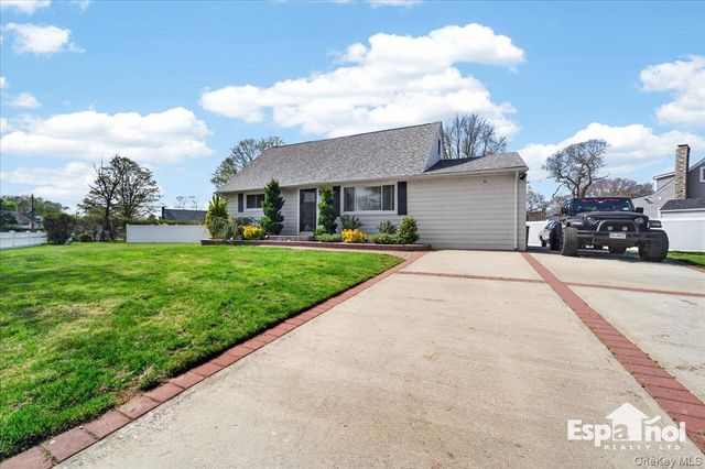36 Ronald Drive E, Amityville, NY 11701