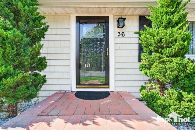 36 Ronald Drive E, Amityville, NY 11701