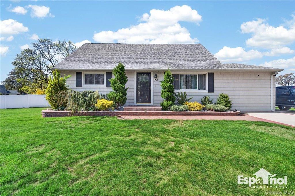 36 Ronald Drive E, Amityville, NY 11701