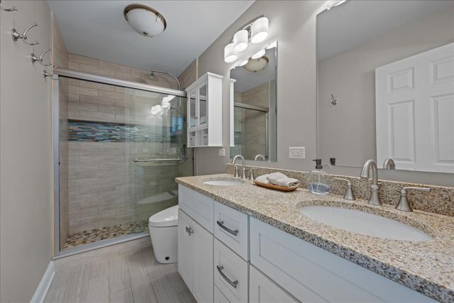 63 White Oak Circle 63, St. Charles, IL 60174