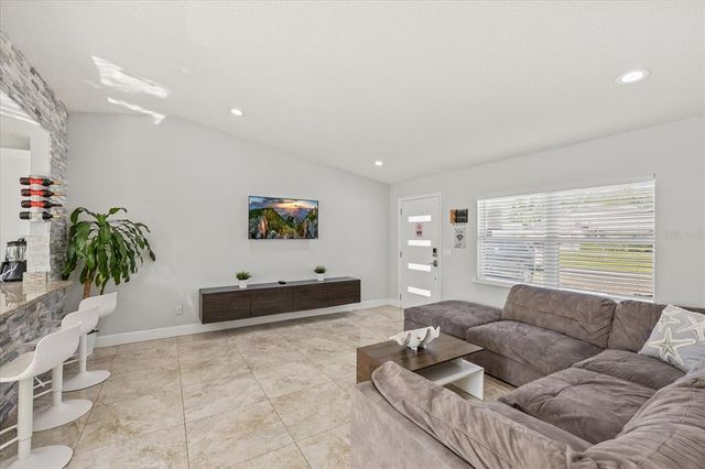 6428 MOSS WAY, Tampa, FL 33625