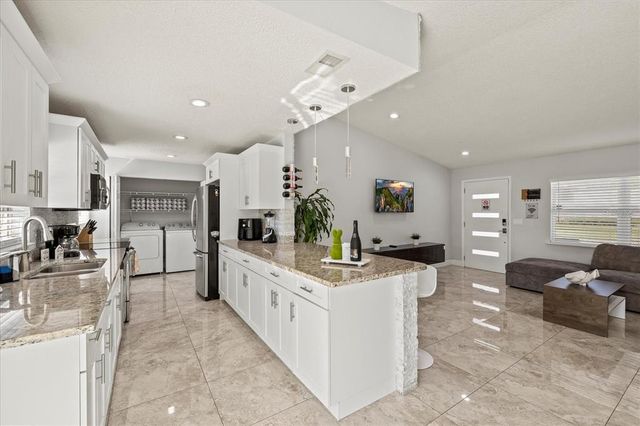 6428 MOSS WAY, Tampa, FL 33625