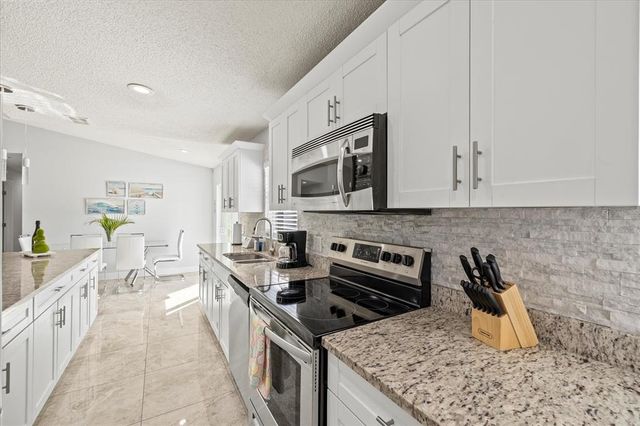 6428 MOSS WAY, Tampa, FL 33625