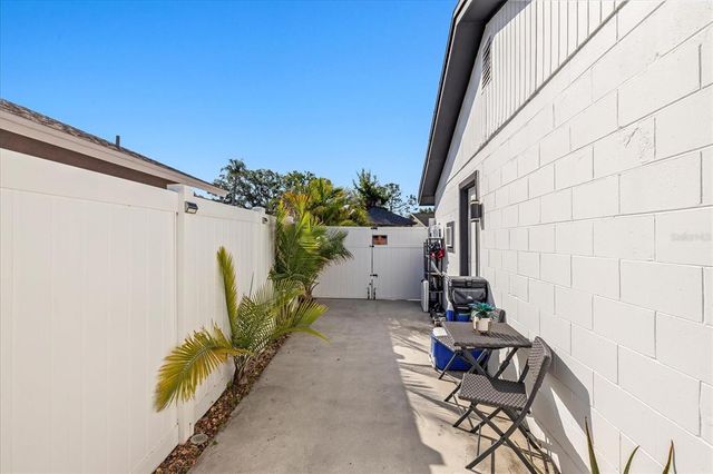 6428 MOSS WAY, Tampa, FL 33625