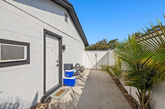 6428 MOSS WAY, Tampa, FL 33625