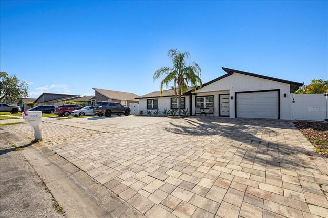6428 MOSS WAY, Tampa, FL 33625