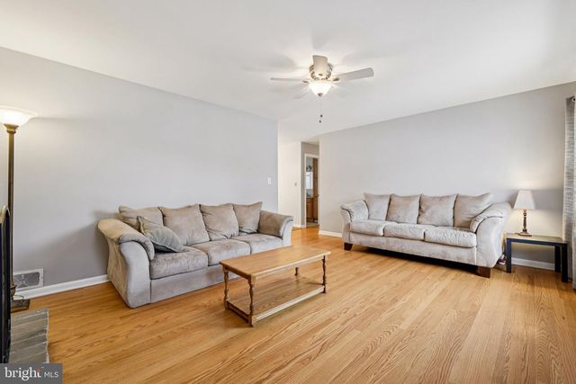 217 WOODPOINT AVE, Hagerstown, MD 21740