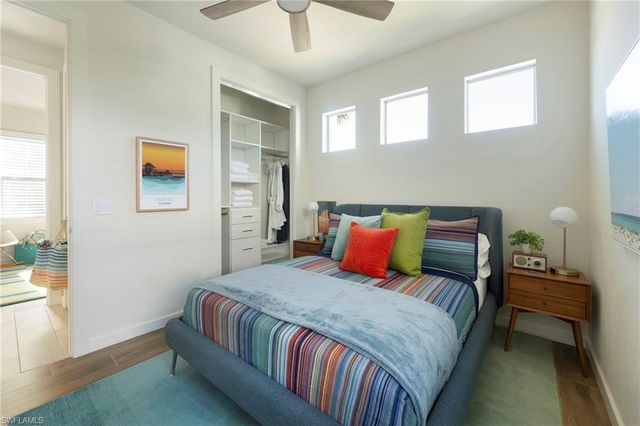 10042 Vanderbilt DR, Naples, FL 34108