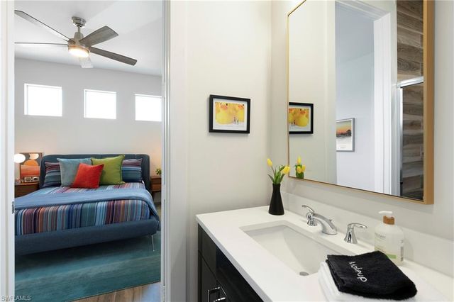 10042 Vanderbilt DR, Naples, FL 34108