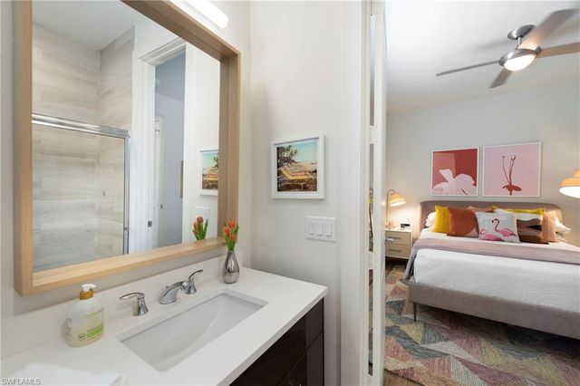 10042 Vanderbilt DR, Naples, FL 34108