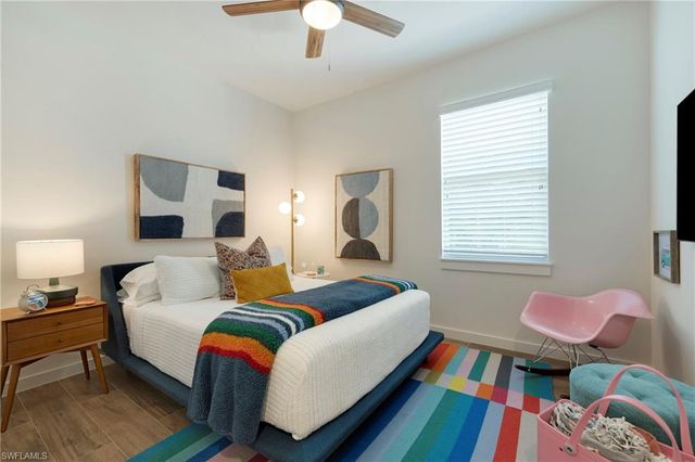 10042 Vanderbilt DR, Naples, FL 34108