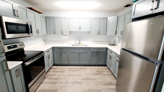 1004 Green Pine Boulevard G1, West Palm Beach, FL 33409