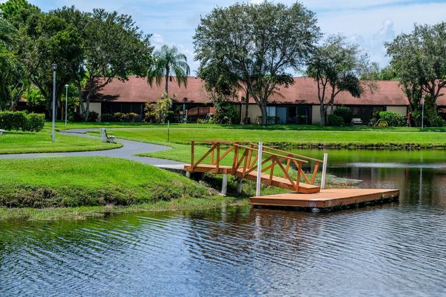 1004 Green Pine Boulevard G1, West Palm Beach, FL 33409