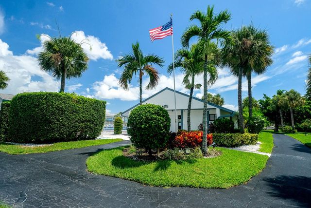 1004 Green Pine Boulevard G1, West Palm Beach, FL 33409