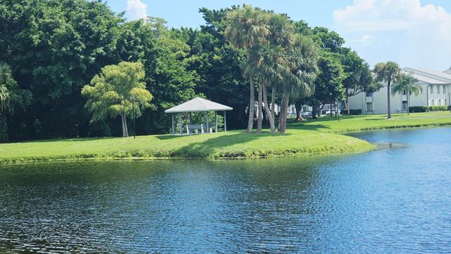 1004 Green Pine Boulevard G1, West Palm Beach, FL 33409