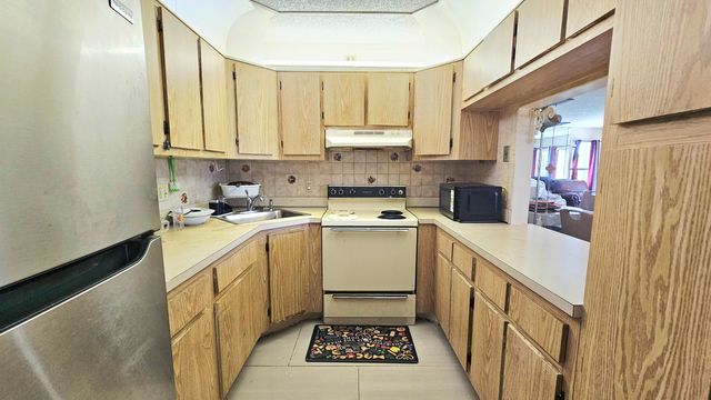 1004 Green Pine Boulevard G1, West Palm Beach, FL 33409