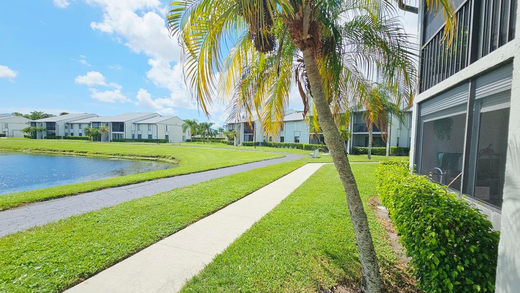 1004 Green Pine Boulevard G1, West Palm Beach, FL 33409