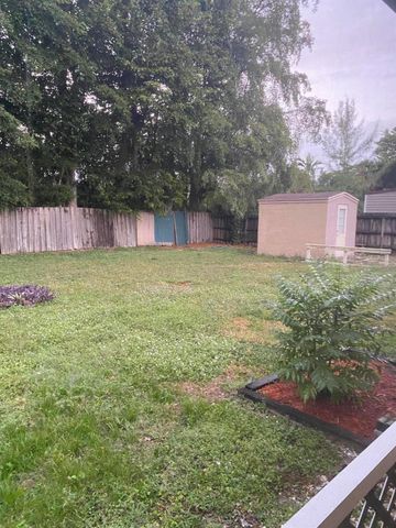 9976 Liberty Rd, Boca Raton, FL 33434