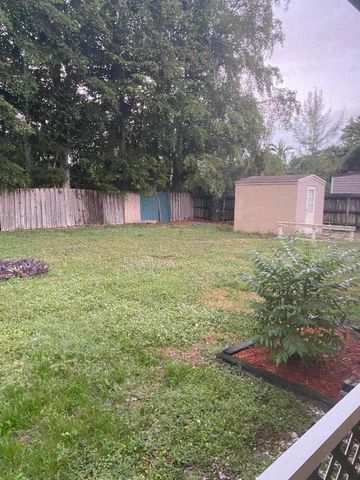 9976 Liberty Rd, Boca Raton, FL 33434